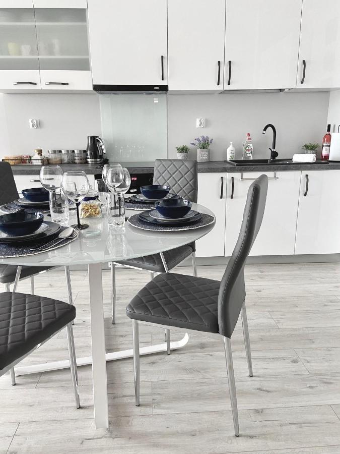 Komfortowy Apartament Z Balkonem 'Platany' Kołobrzeg Exterior foto