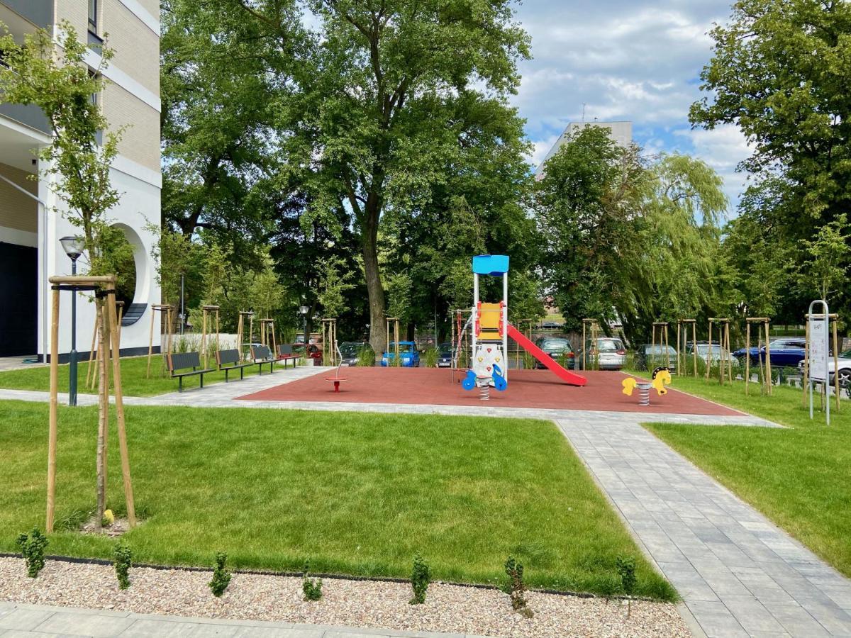 Komfortowy Apartament Z Balkonem 'Platany' Kołobrzeg Exterior foto